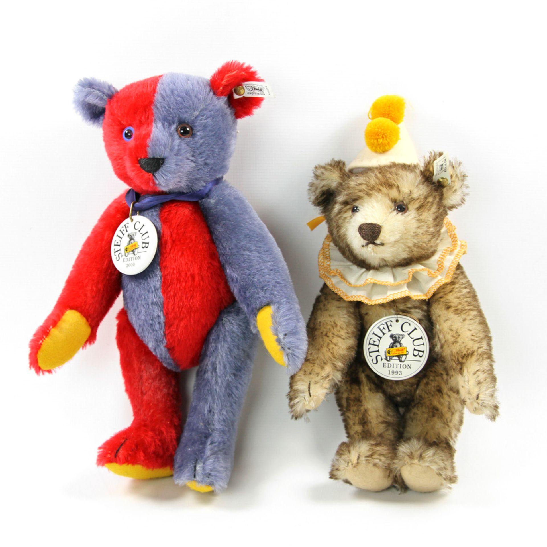 STEIFF Harlekin-Teddy und Teddy-Clown, 1993 und 2000, Knopf im Ohr, Fahne und Brustplakette.