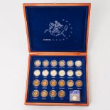 Europa - 2 Euro Gemeinschaftsausgabe 2012 in Holzbox mit 24 Karat Vergoldung, dazu: GOLDMEDAILLE .