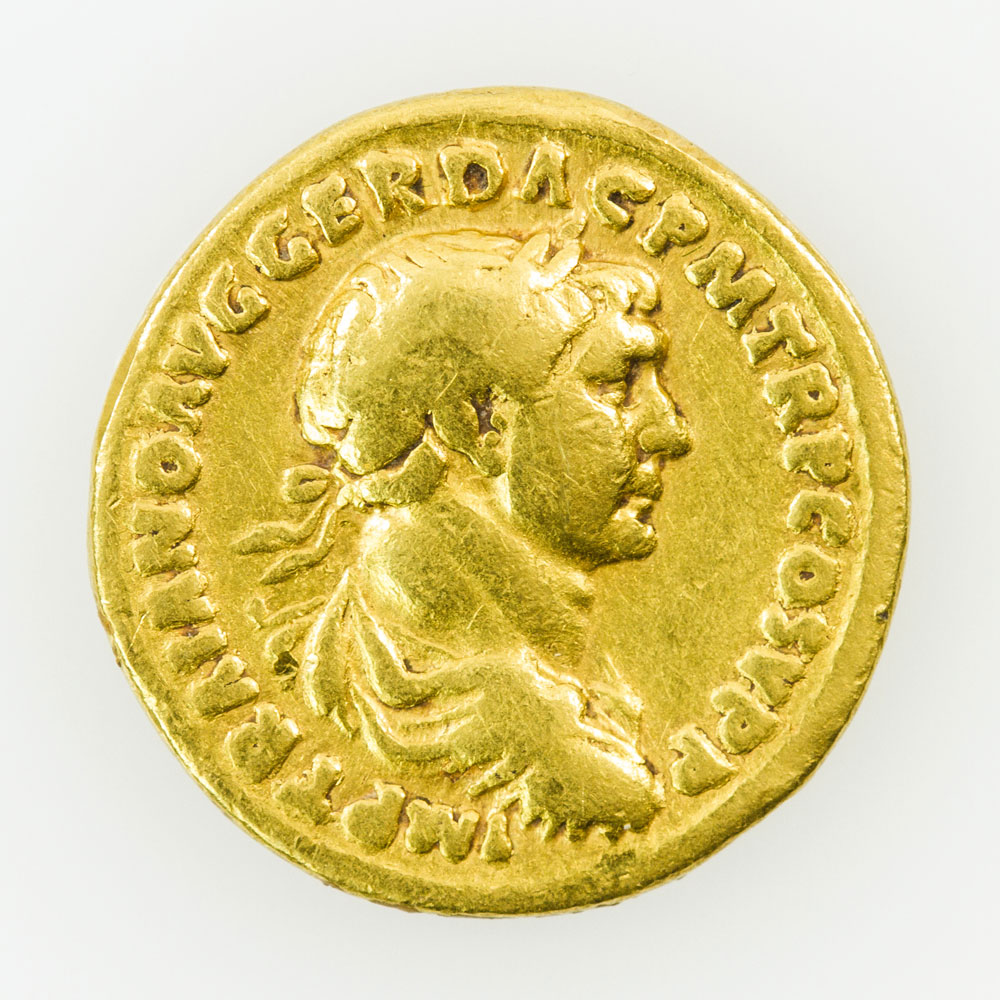 Antike, röm. Kaiser Traian (98-117), GOLD Aureus, Rom, 107, SPQR/OPTIMO/PRINCIP im Eigenkranz,