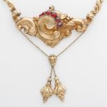 Opening: 160 EUR        Biedermeier- Collier, florale Ausführung, besetzt mit Granate. Schaumgold,