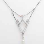 Opening: 480 EUR        ART DECO Anhänger mit Diamant/ Brillantbesatz u. Perle. Anhänger WG 14K,