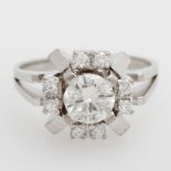 Opening: 5040 EUR        Damenring mit Brillantbesatz, Mittelstein ca. 1,0ct, 8 kl. Brill. WG 14K,