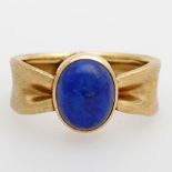 Opening: 240 EUR        Damenring besetzt mit ovalem Lapis. GG 18K, Gr. ca. 57, Handarbeit. * Leg.