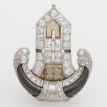 Opening: 1320 EUR        ART DECO Clip, besetzt mit Diamantrosen u. Achtkant- Diamanten zus. ca. 0,