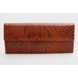 Opening: 85 EUR        Edle Schlangenlederclutch. 1970er Jahre. Kupferfarbenes Pythonleder,