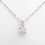 Anhänger an feiner Kette, bes. mit einem Diam.-Tropfen (Pear) ca. 0,74ct TW (G)/si2. WG 18K. Mit