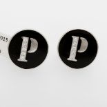 Paar Manschettenknöpfe, schwarzes Email mit eingelassenem Element in Buchstabenform, "P", bes. m.