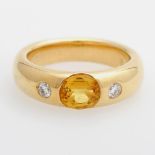 Bandring, bes. mit einem fac. gelben Saphir sowie zwei Diam.-Brillanten zus. ca. 0,17ct TW/if (