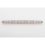 ART-DECO- Stabbrosche mit Diamant-Rosen, Altschliffe zus. ca. 2,2ct, Schauseite platiniert. GG