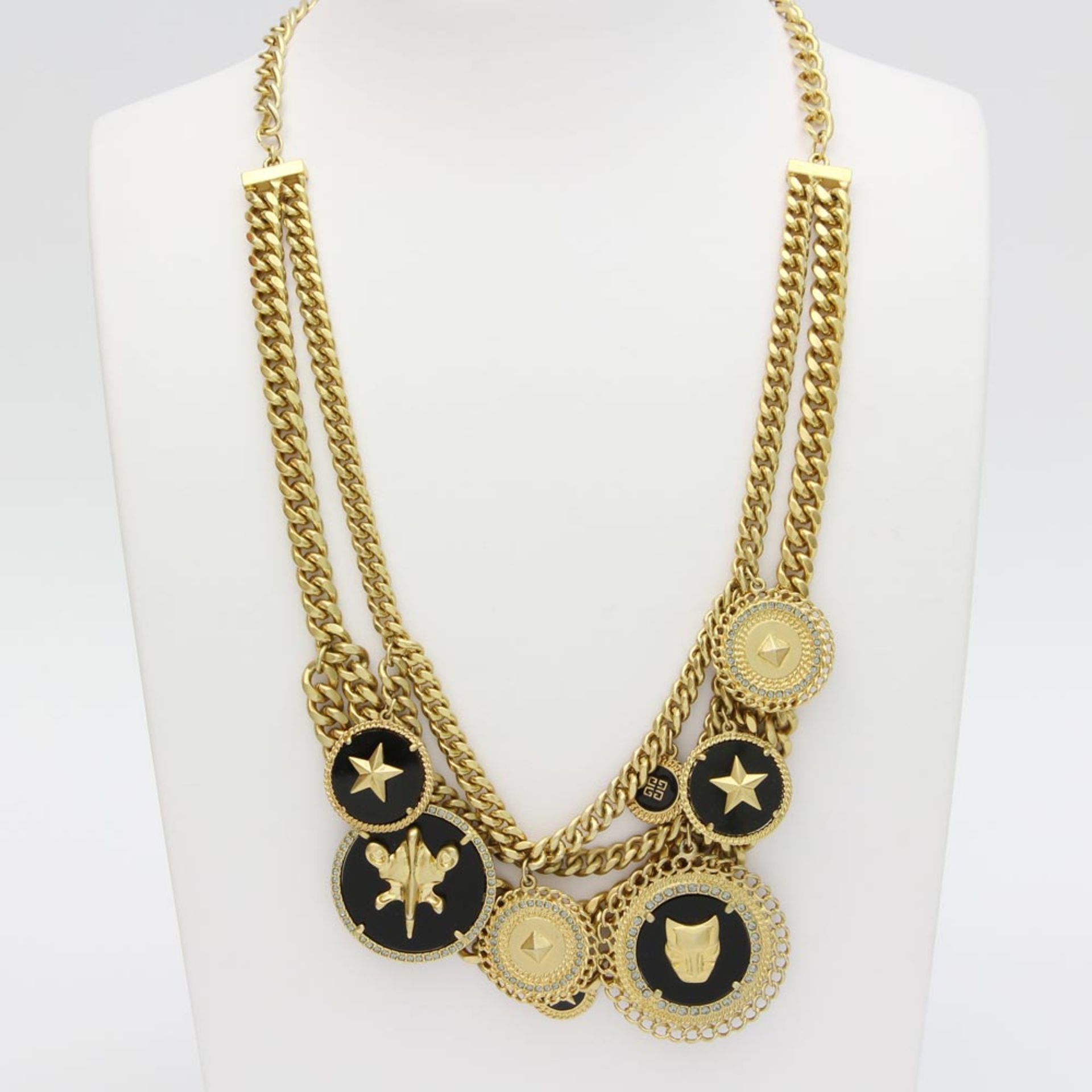 GIVENCHY extravagantes Modeschmuck-Collier. Goldfarbenes, mehrreihiges Collier mit Medaillen.