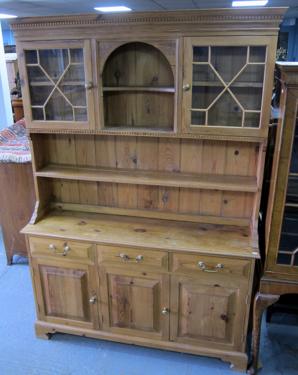 20th century Pine Dresser 210cm x 147cm x 39cm