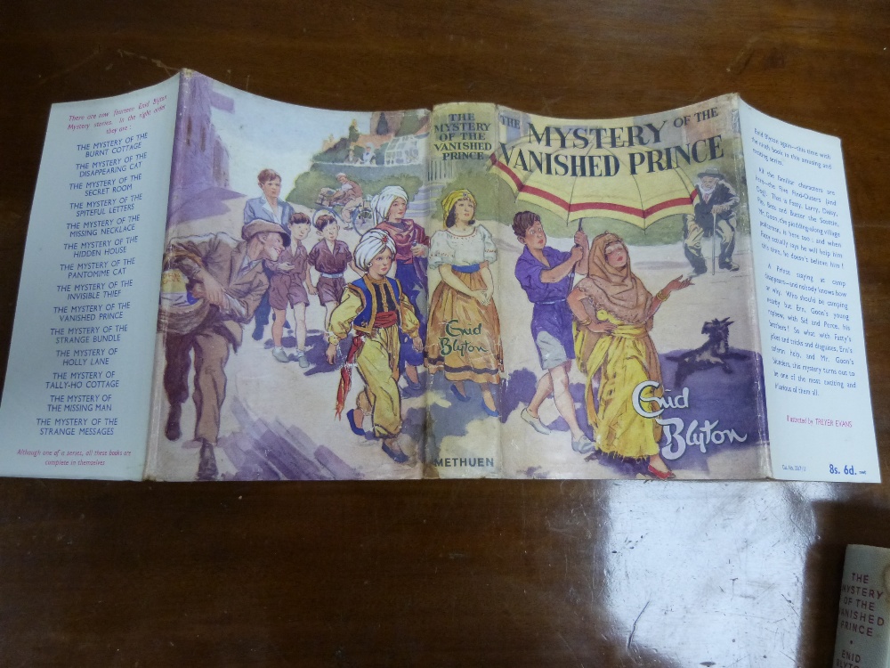 Collection of eight Enid Blyton novels from the Five Find-Outer series, all books with their dust - Image 6 of 22