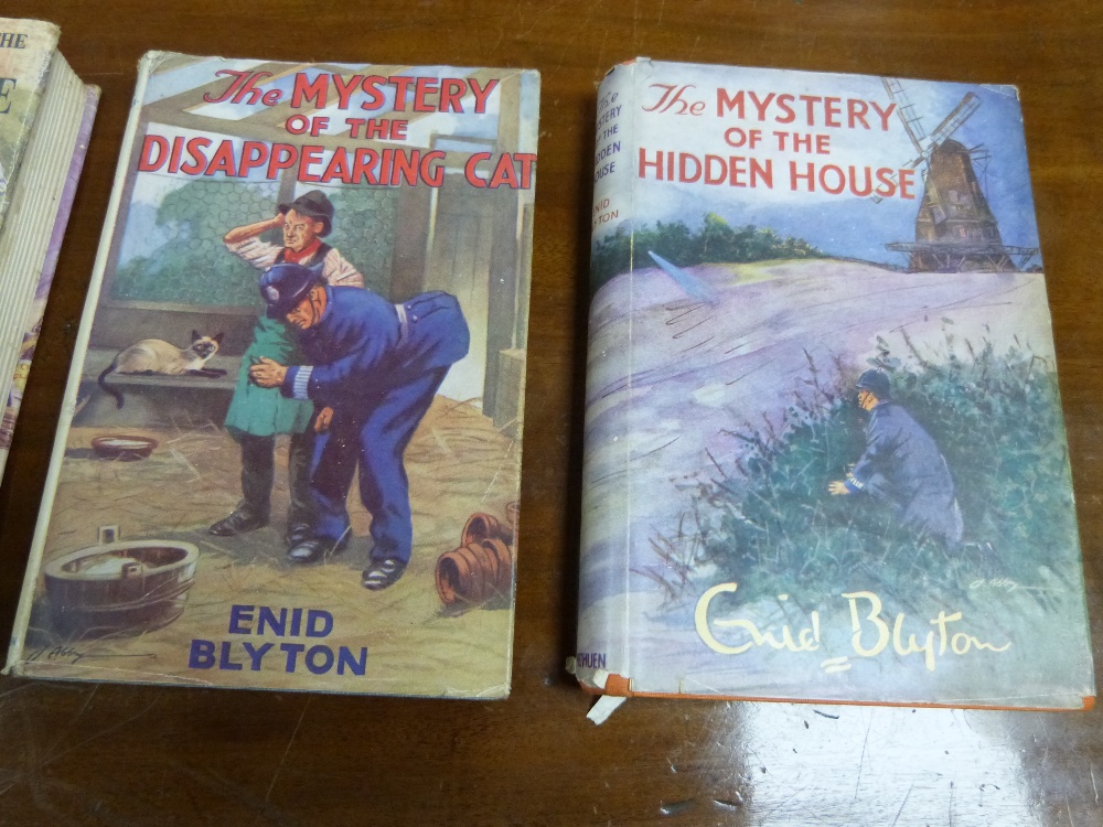 Collection of eight Enid Blyton novels from the Five Find-Outer series, all books with their dust - Image 16 of 22