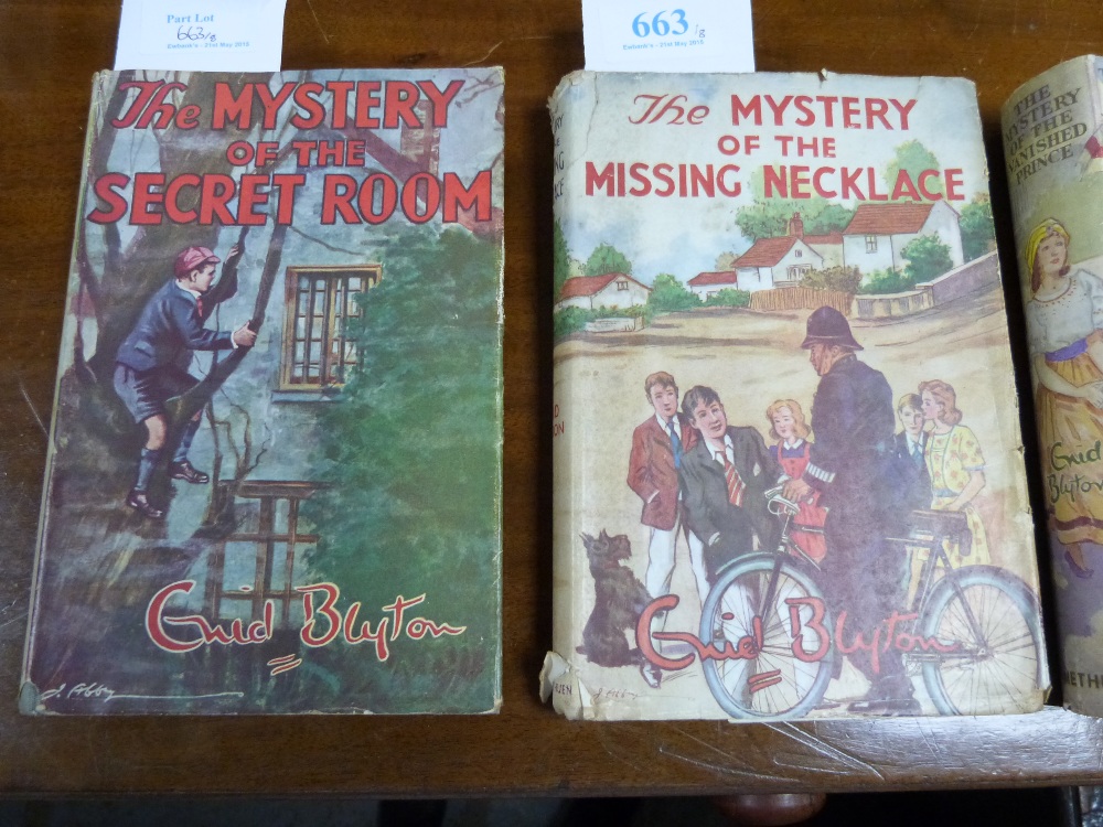 Collection of eight Enid Blyton novels from the Five Find-Outer series, all books with their dust - Image 20 of 22