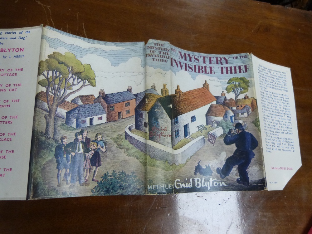 Collection of eight Enid Blyton novels from the Five Find-Outer series, all books with their dust - Image 5 of 22