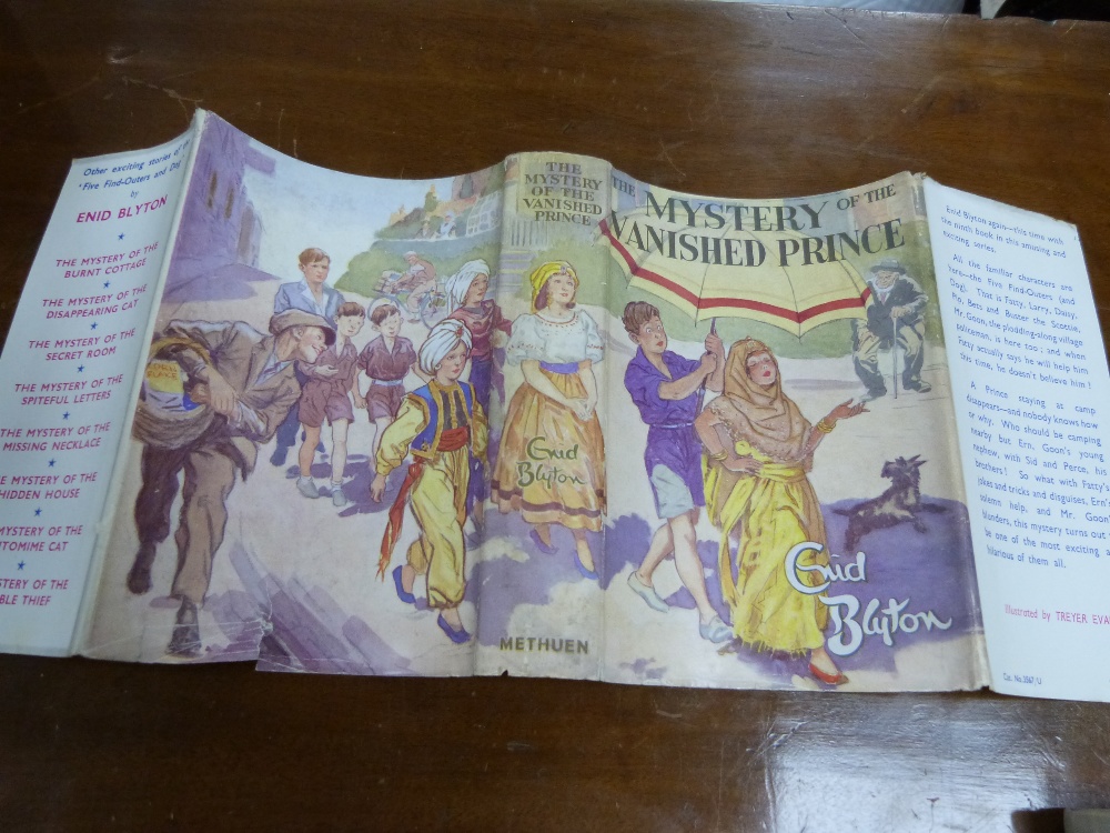 Collection of eight Enid Blyton novels from the Five Find-Outer series, all books with their dust - Image 8 of 22