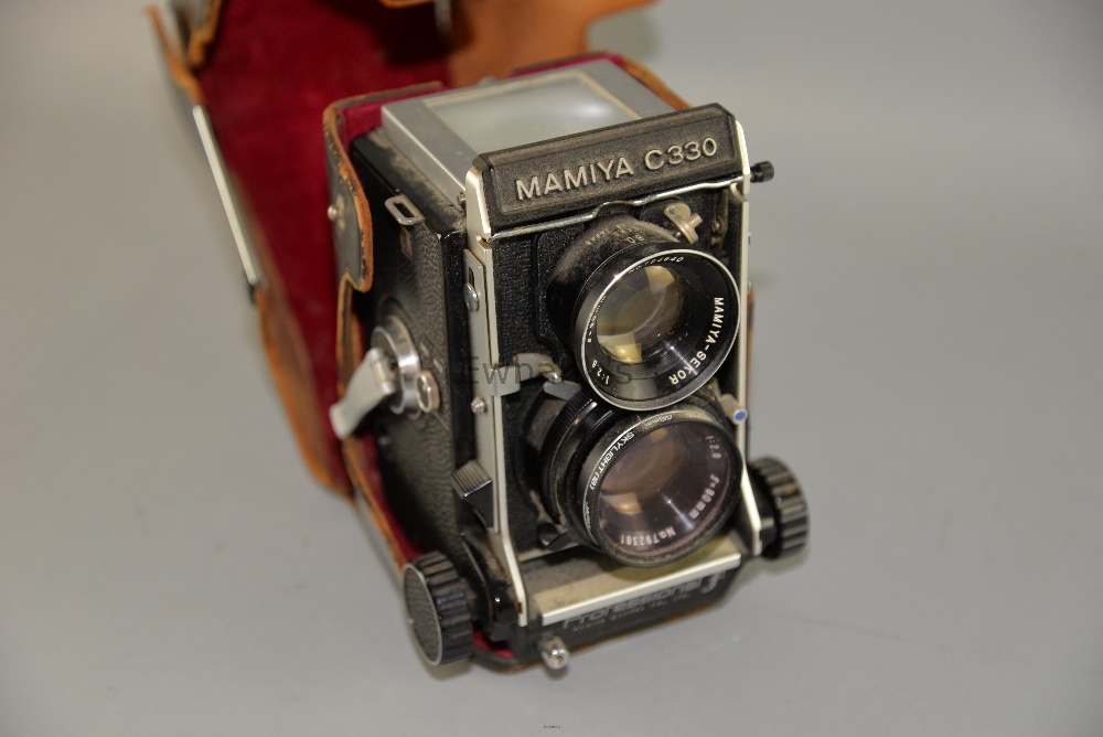 Mamiya C330 professional TLR camera in leather case, Provenance; Collection of Harry Goodwin 1924- - Image 2 of 2