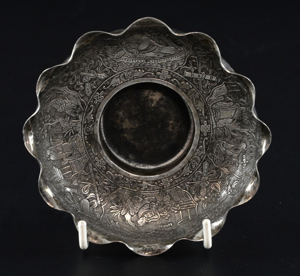 Chinese silver dish of shaped circular form engraved with figures at various pastimes, the cover - Image 2 of 6