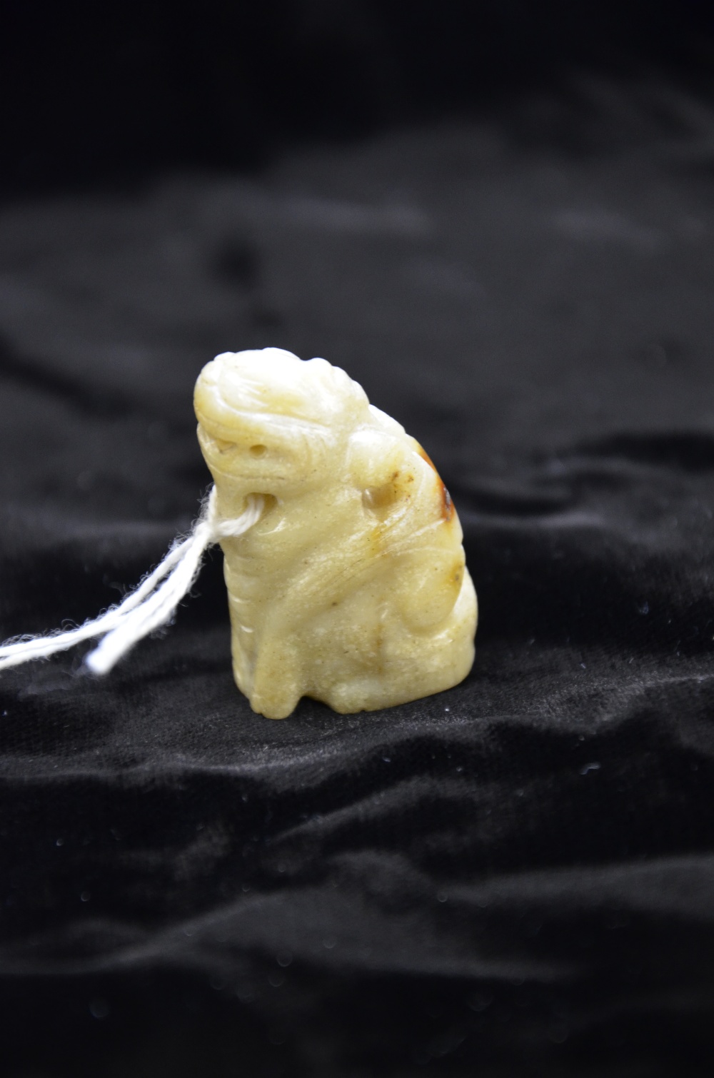 Chinese carved jade netsuke in the form of a mythical beast, 4cm high, - Image 5 of 6