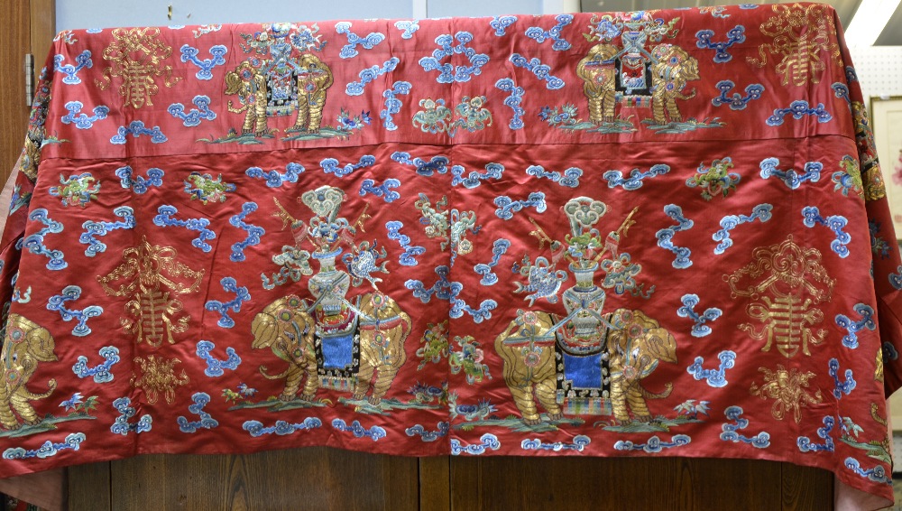 An unusual Chinese late Qing period silk hanging, possibly an altar frontal, with couched gilt - Image 2 of 5