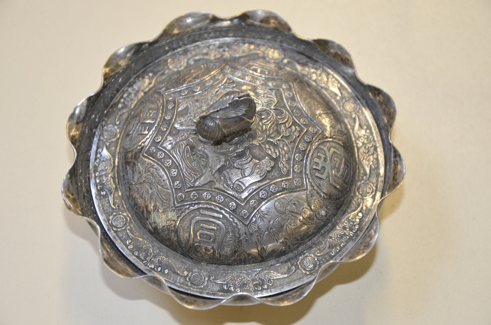 Chinese silver dish of shaped circular form engraved with figures at various pastimes, the cover - Image 3 of 6