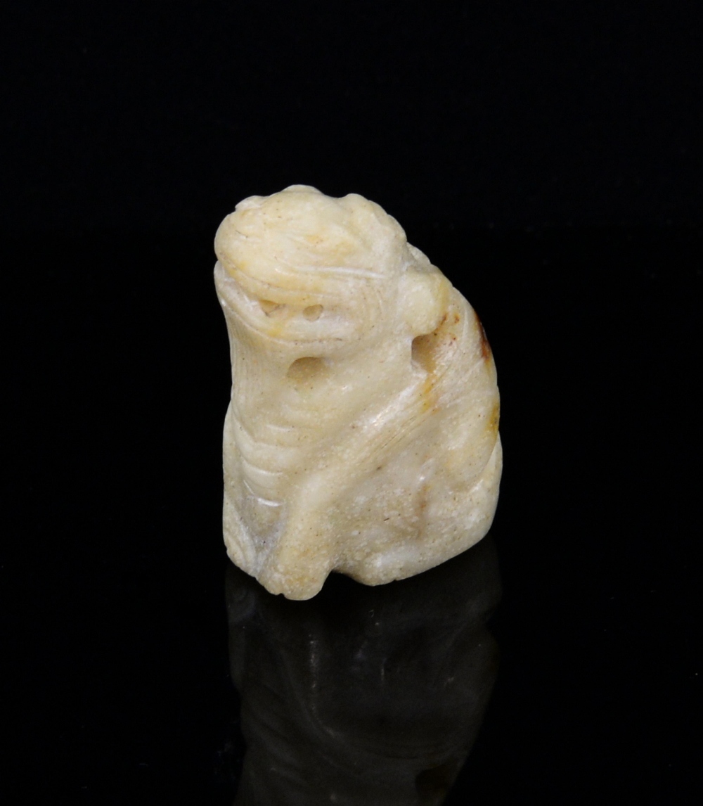 Chinese carved jade netsuke in the form of a mythical beast, 4cm high, - Image 2 of 6