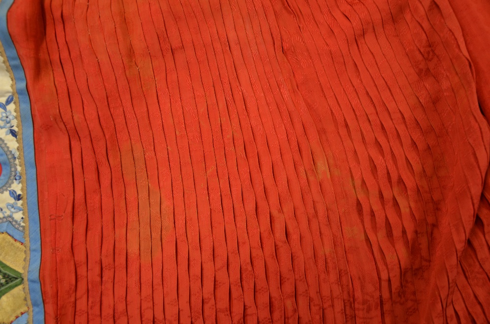 19th C Chinese male skirt, of brocaded red silk, pleated on the reverse, front appliqu‚d with - Image 3 of 5