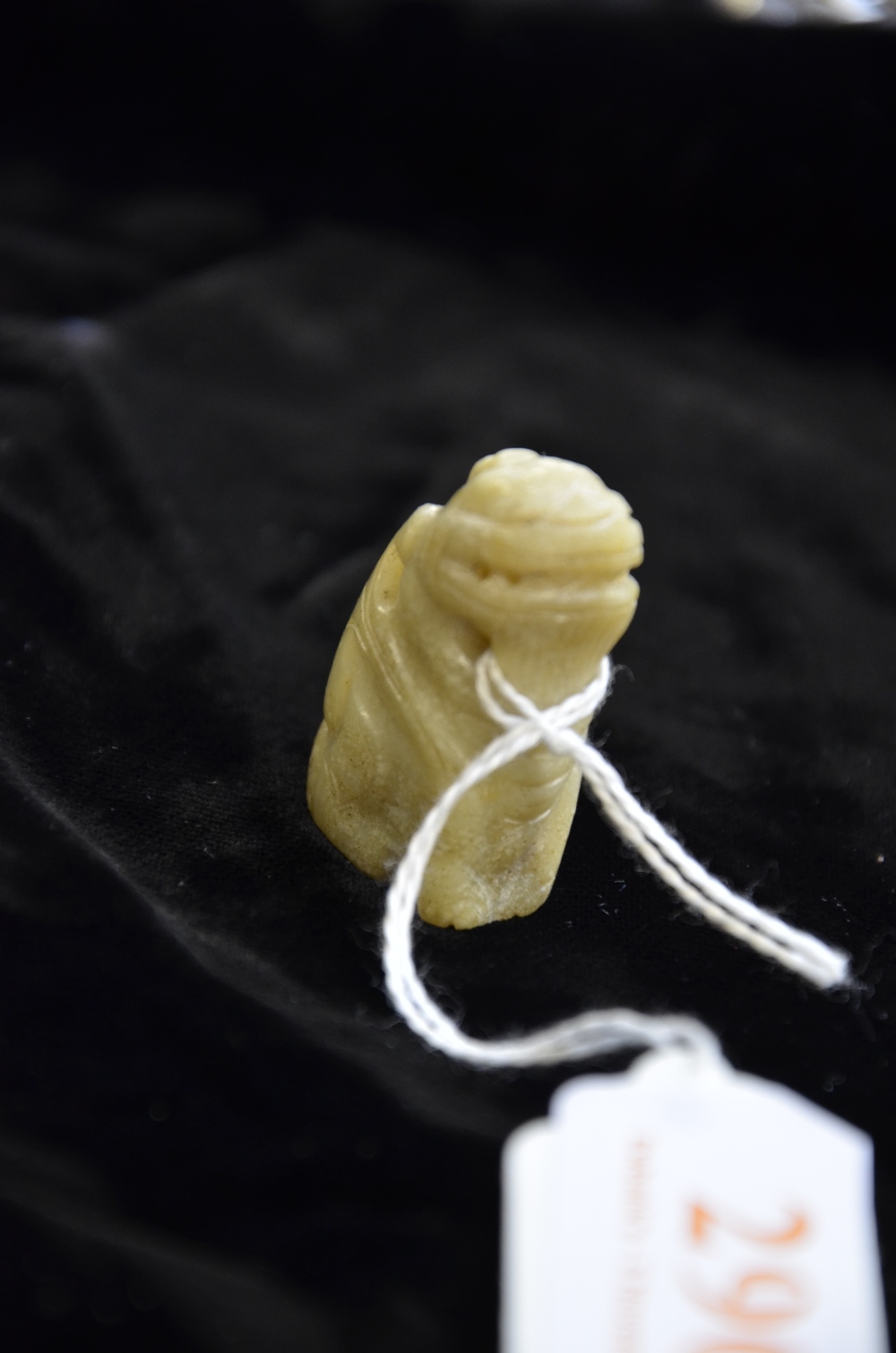 Chinese carved jade netsuke in the form of a mythical beast, 4cm high, - Image 3 of 6