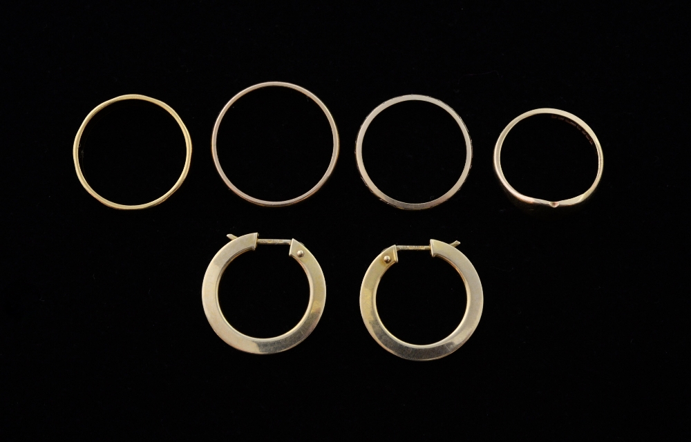 Gold jewellery, a pair of hoop earrings, three wedding bands and a signet ring