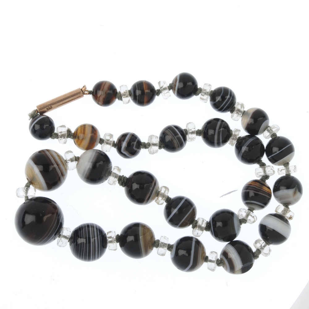 An early 20th century banded agate and glass bead single-strand necklace, comprising a graduated - Image 3 of 4