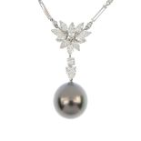 (173783) A set of cultured pearl and diamond jewellery. The pendant designed as a grey cultured