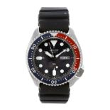 SEIKO - a gentleman's Divers wrist watch. Numbered 062448. Signed quartz calibre 7548A. Blue dial