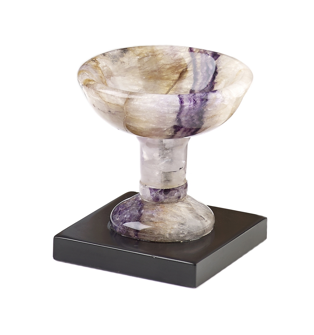 A small Blue John pedestal bowl. Millers Vein The dished circular top with broad band of dark-