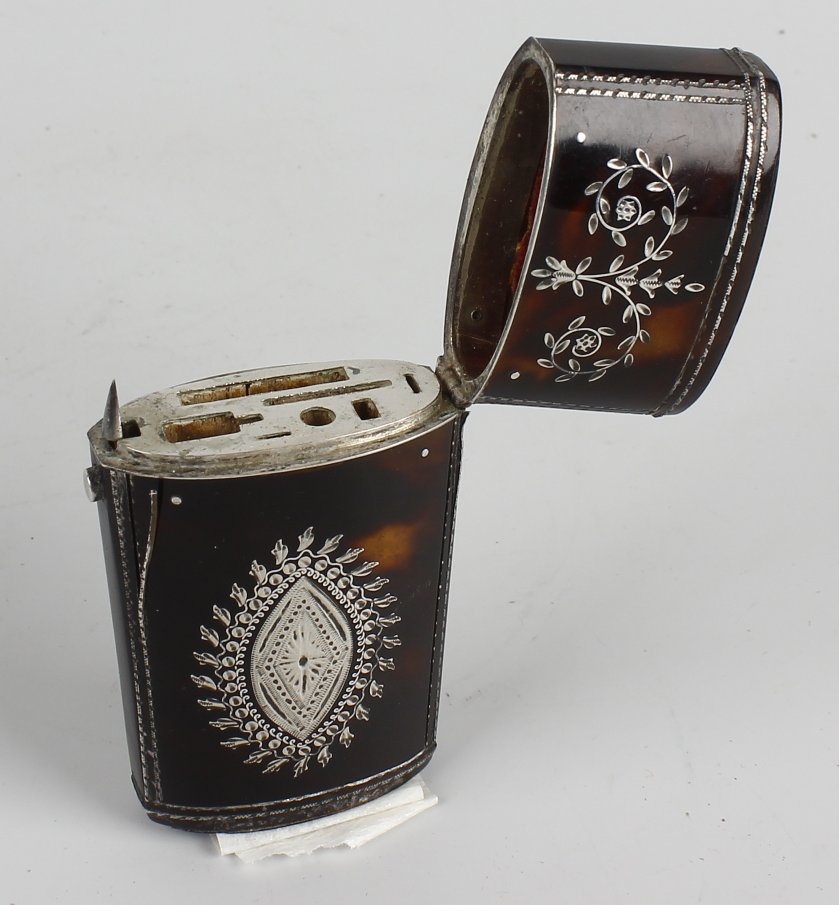 An early 19th century inlaid tortoiseshell etui, decorated with foliate motifs to the body and - Image 2 of 2