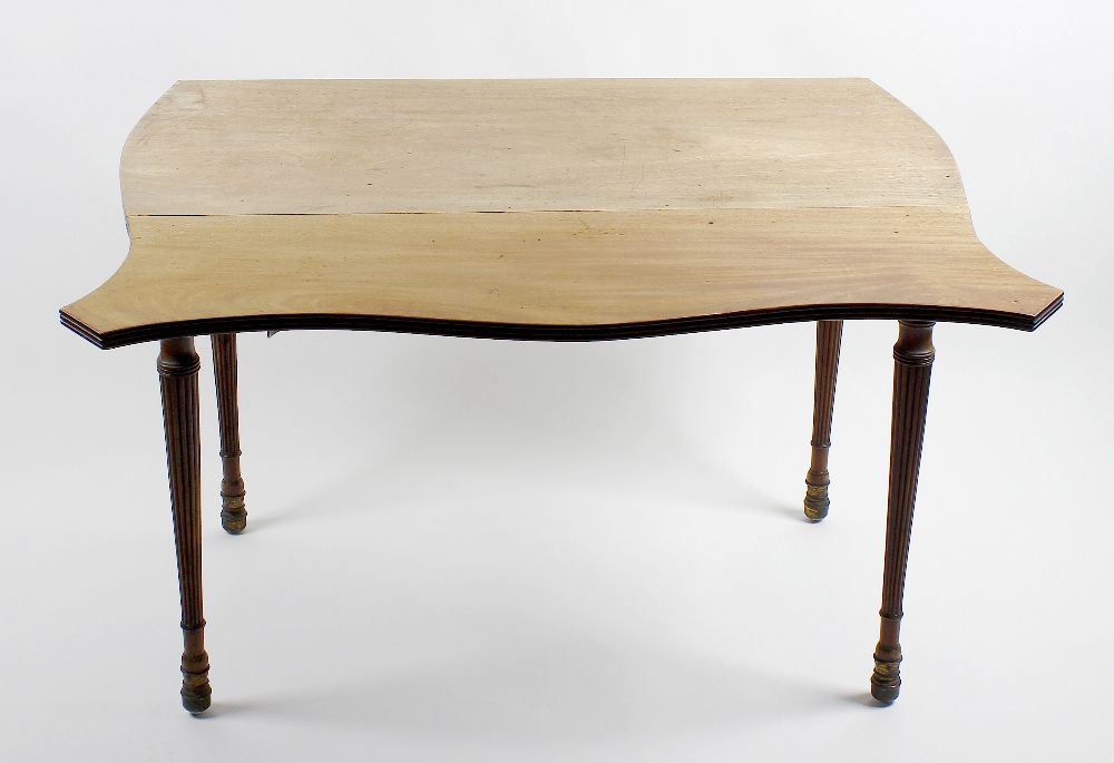 A drop-leaf side table. The shaped top above single frieze drawer with false drawer verso, raised