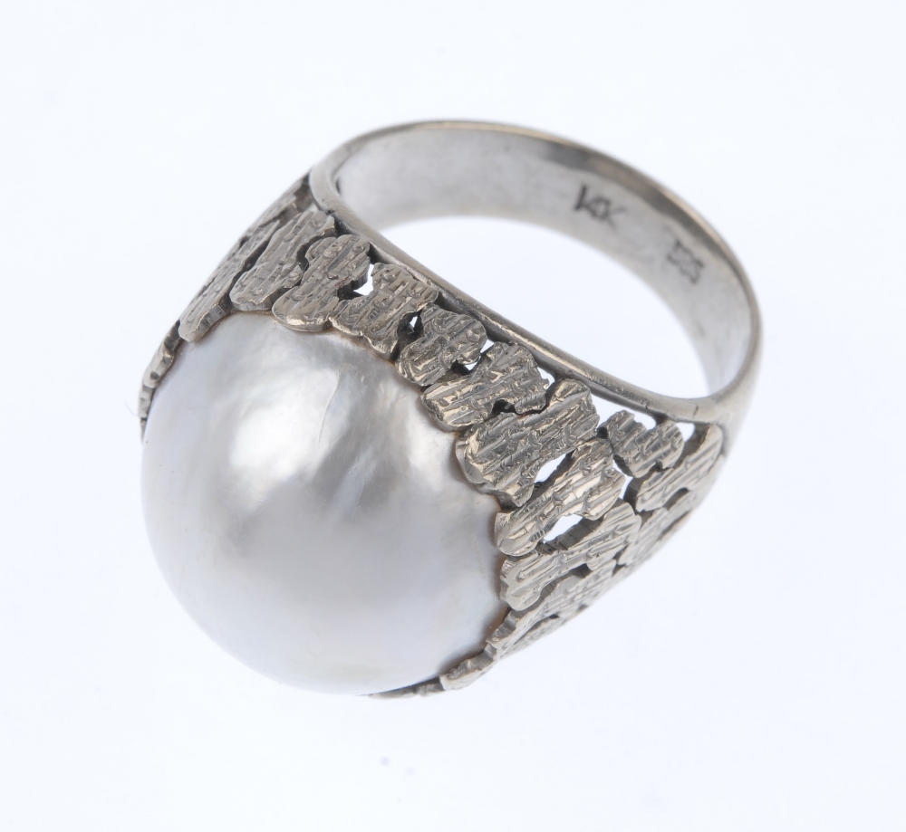 A mabe pearl dress ring. The mabe pearl, raised with an openwork textured surround and shoulders, to - Image 2 of 4