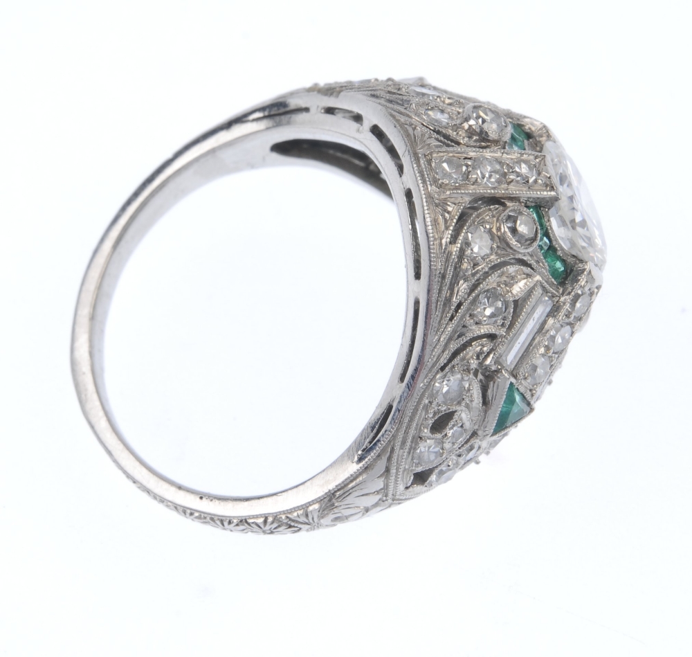 A diamond and emerald dress ring. Of geometric design, the circular-cut diamond, within a calibre- - Image 4 of 4