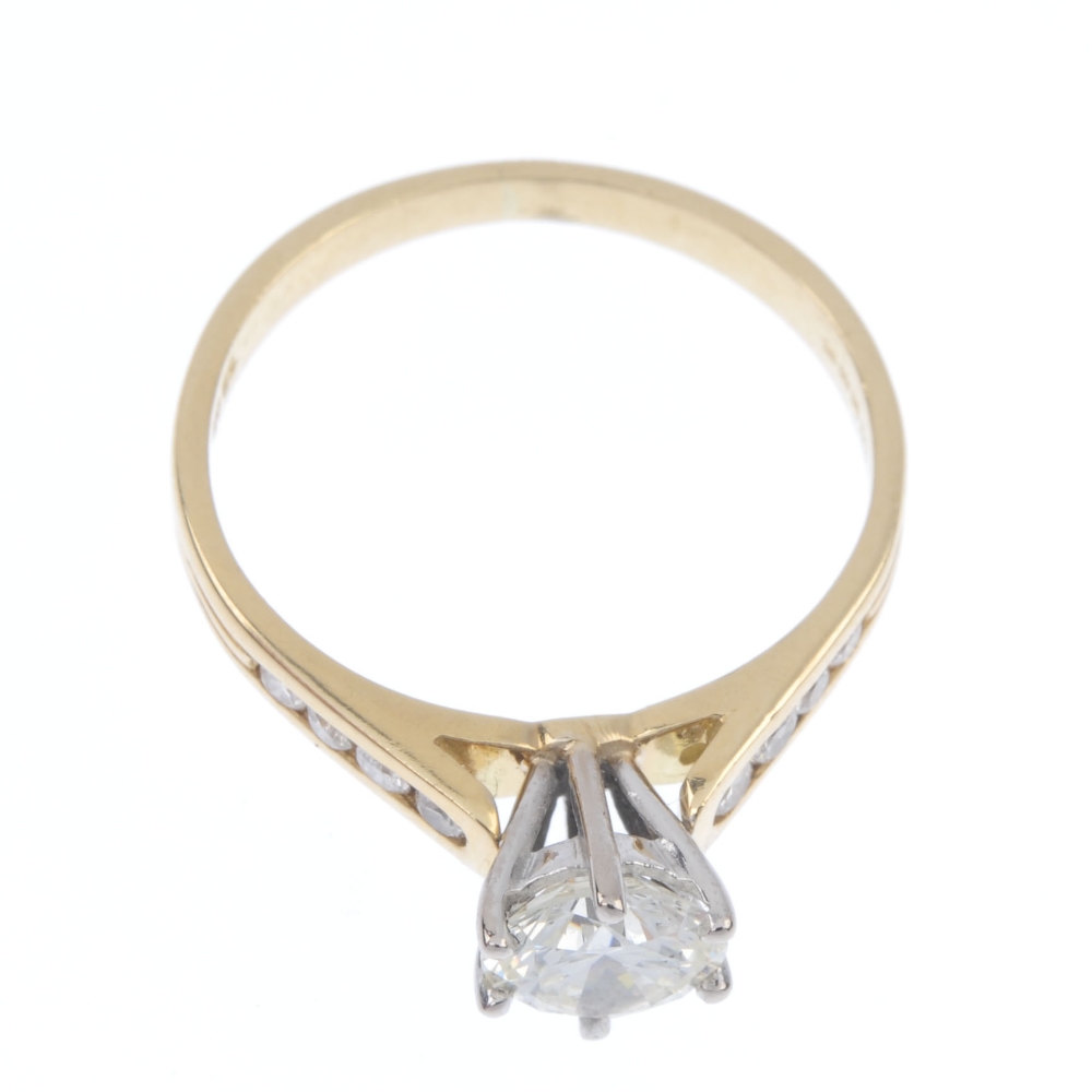 A diamond single-stone ring. The brilliant-cut diamond, raised to the graduated similarly-cut - Image 2 of 4