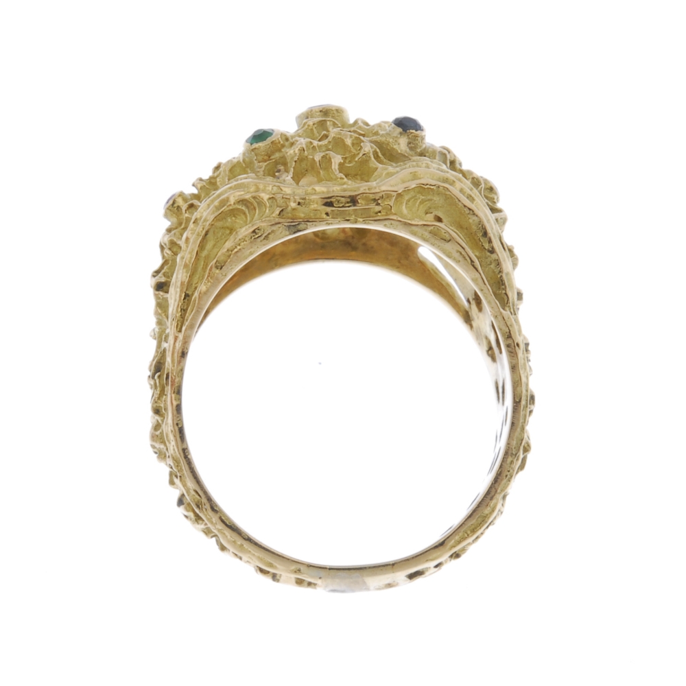 A sapphire, emerald and ruby ring. Designed as a textured openwork dome, with circular-shape - Image 4 of 4