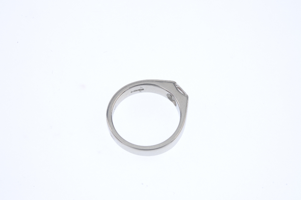 A platinum diamond single-stone ring. The square-shape diamond, to the slightly tapered band. - Image 4 of 4