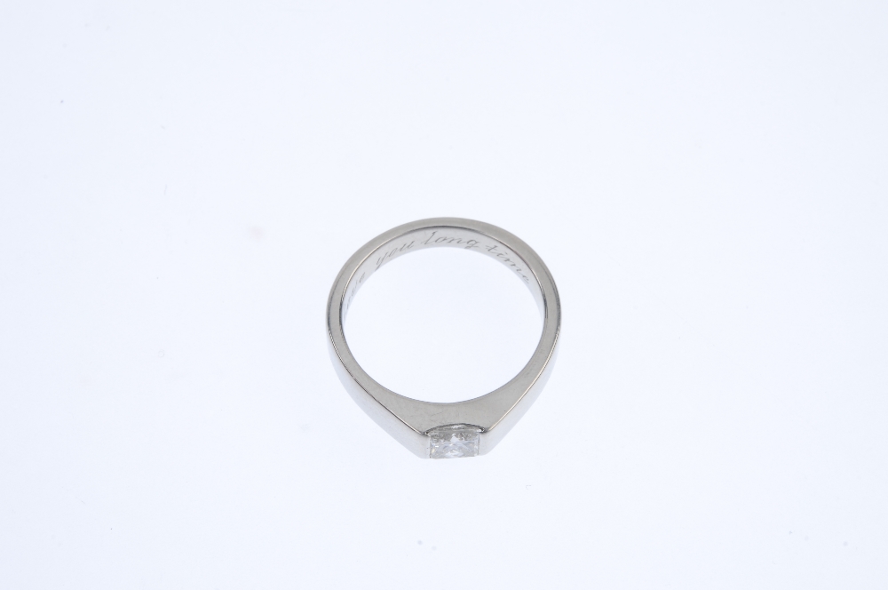 A platinum diamond single-stone ring. The square-shape diamond, to the slightly tapered band. - Image 2 of 4