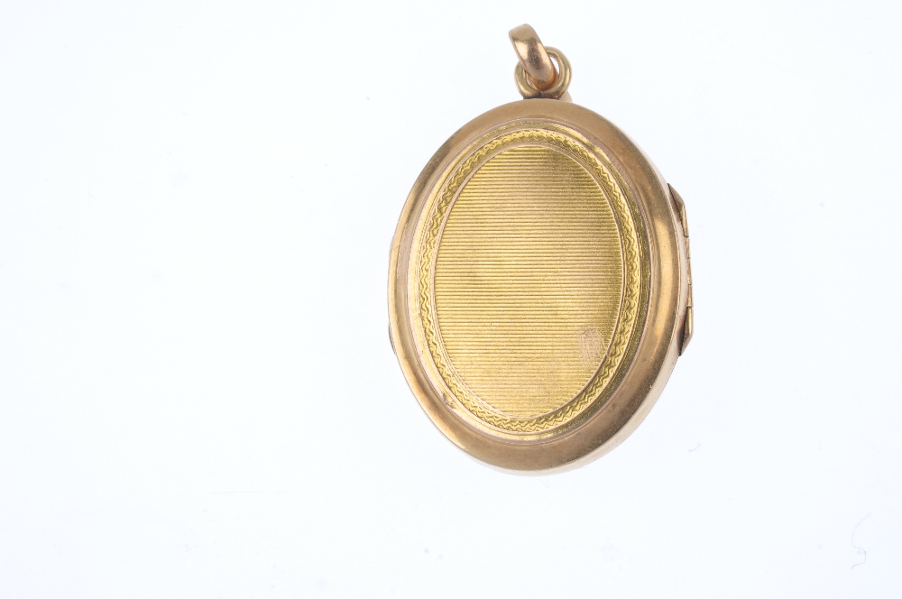 A mid 19th century 18ct gold floral locket. Of oval outline, the raised and chased tri-colour floral - Image 3 of 3