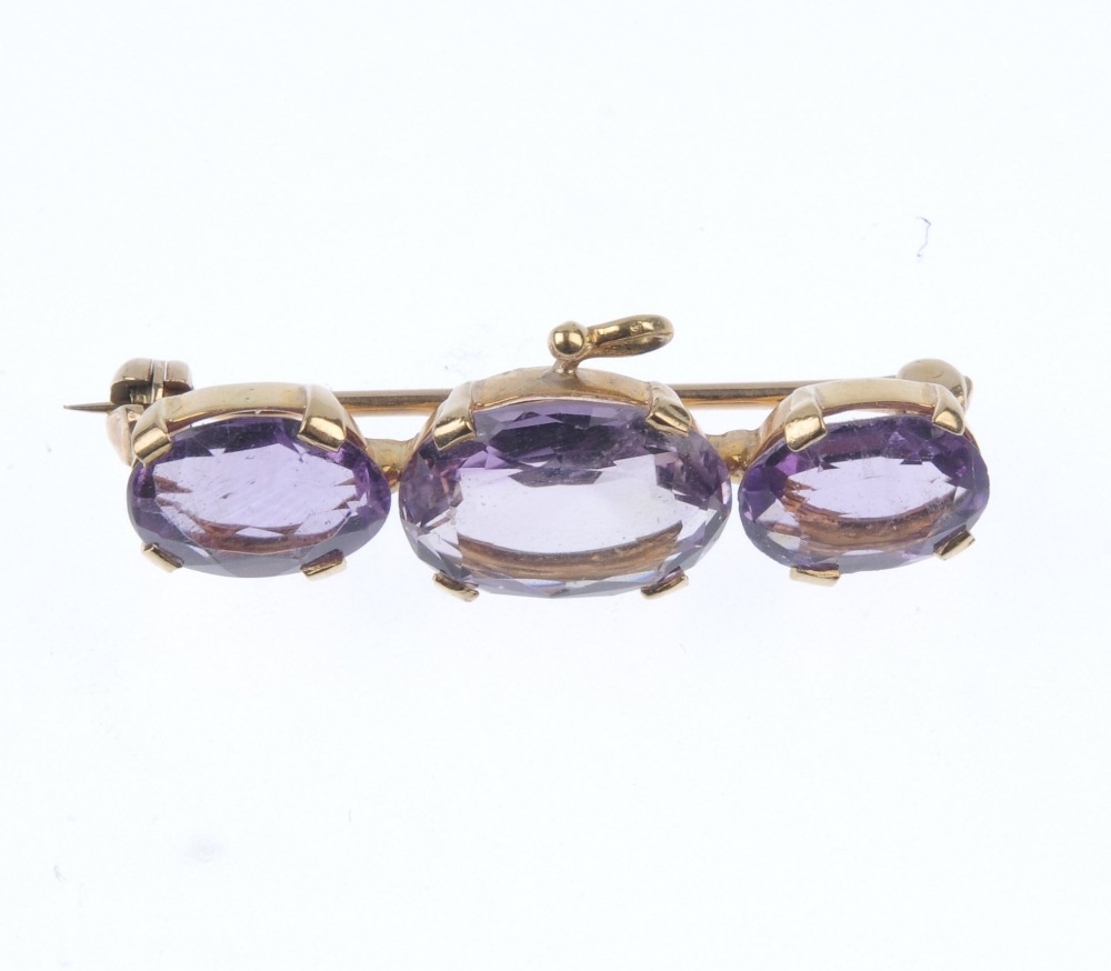 A group of amethyst jewellery. To include an early 20th century amethyst cross pendant suspended - Image 2 of 5