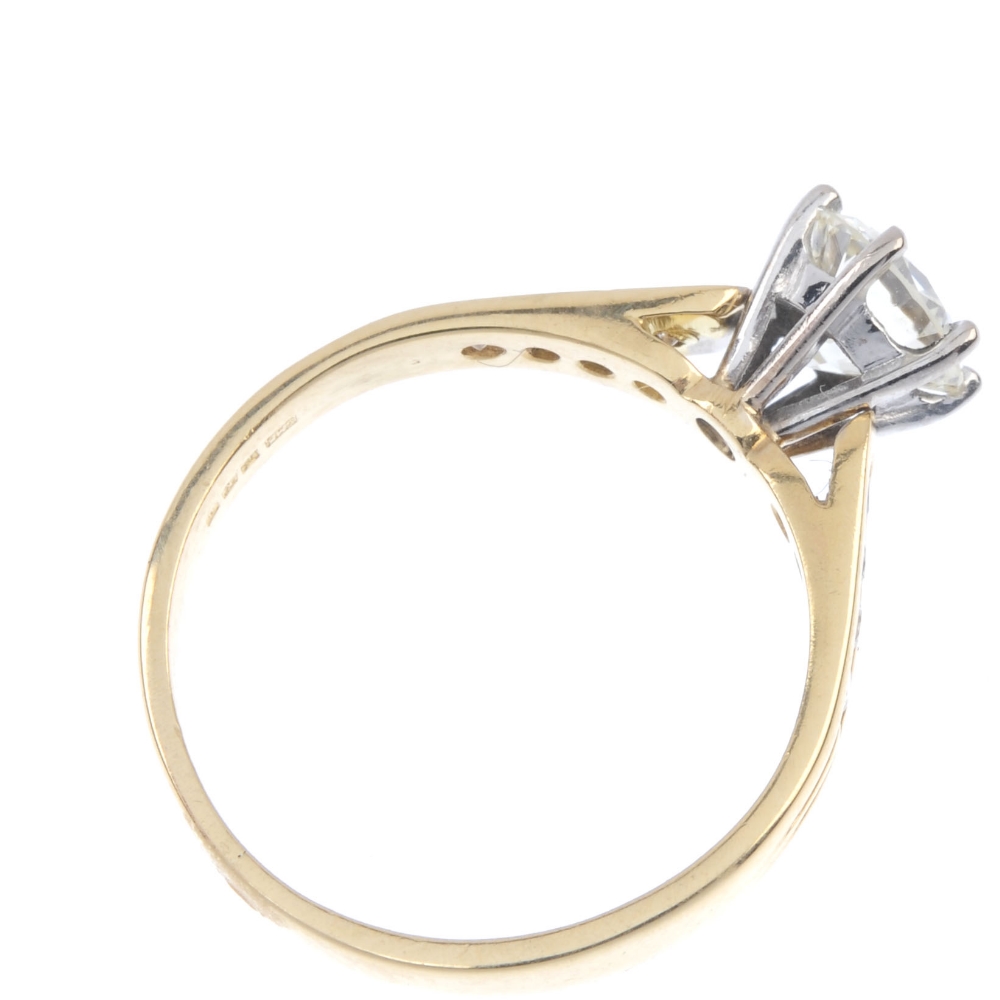 A diamond single-stone ring. The brilliant-cut diamond, raised to the graduated similarly-cut - Image 4 of 4
