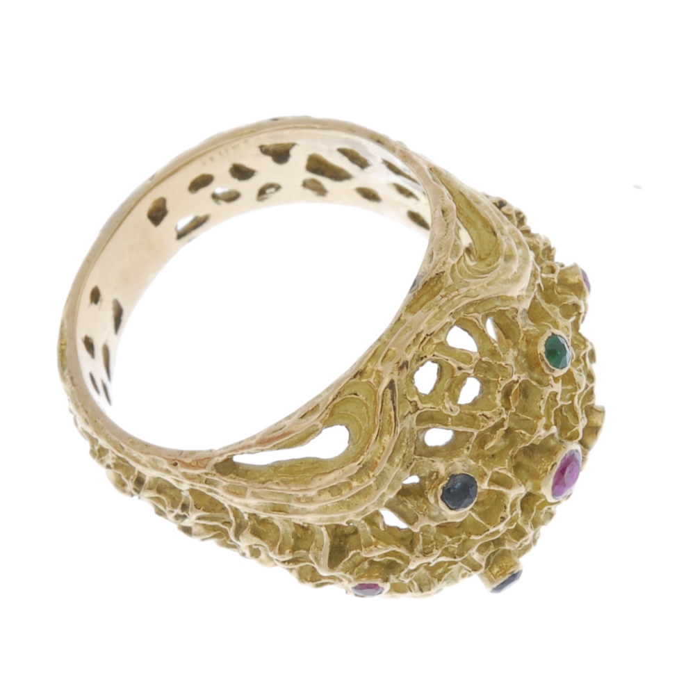 A sapphire, emerald and ruby ring. Designed as a textured openwork dome, with circular-shape - Image 3 of 4