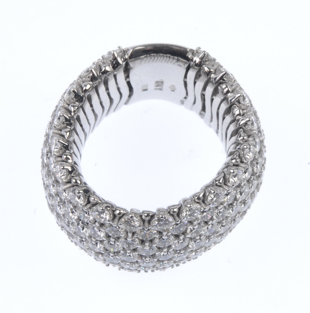 A diamond articulated band ring. Designed as a series of articulated brilliant-cut diamond lines, to - Image 3 of 3