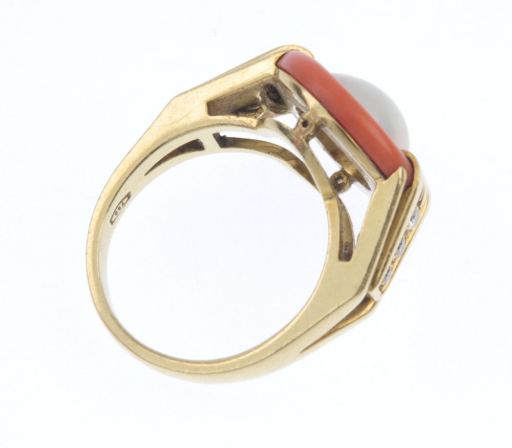 A mabe pearl, coral and diamond dress ring. The mabe pearl, within a coral surround, to the - Image 4 of 4