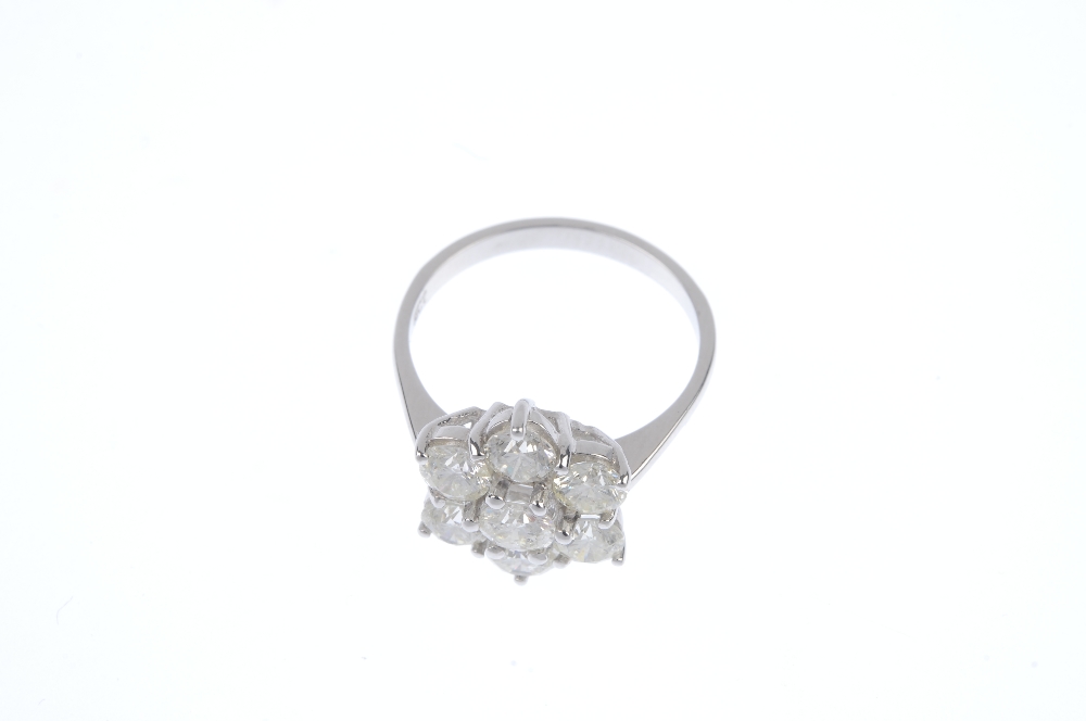 A diamond cluster ring. The brilliant-cut diamond, within a similarly-cut diamond surround, to the - Image 2 of 4