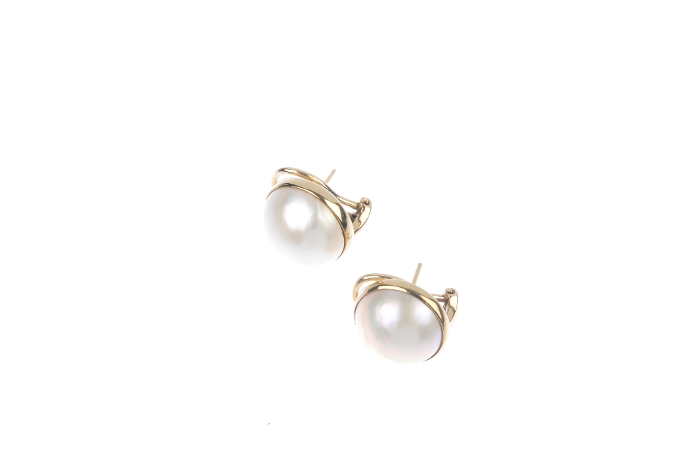 A set of mabe pearl jewellery. To include a mabe pearl ring, with single-cut diamond accents, - Image 3 of 3