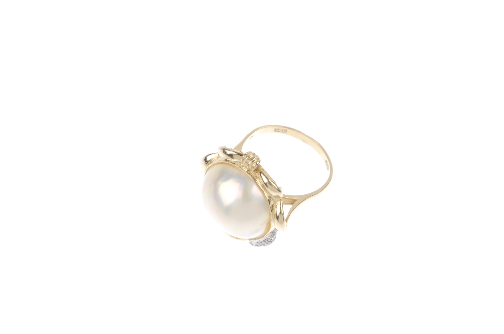 A set of mabe pearl jewellery. To include a mabe pearl ring, with single-cut diamond accents, - Image 2 of 3